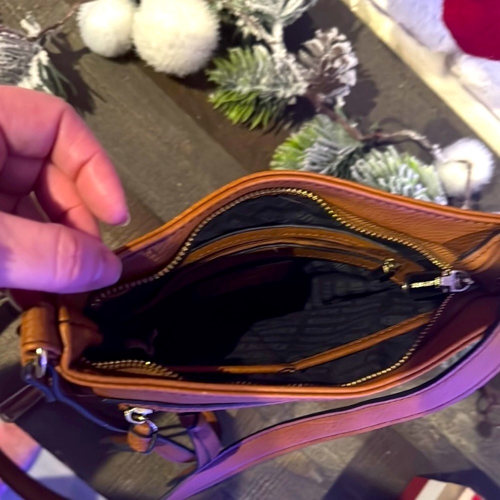 Steve Madden Brown Crossbody Bag with Leather Material and Minimalist Design - Picture 3 of 9